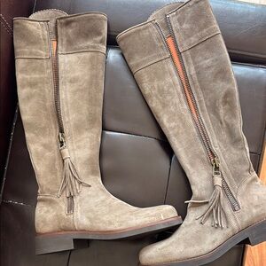 Penelope Chilvers
Artisan Tassel Suede Boot size 38. New without box.